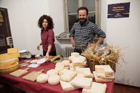 Scegli il tuo Ristorante in Val Brembana per località, Cesto di prodotti tipici della Val Brembana con formaggi e salumi