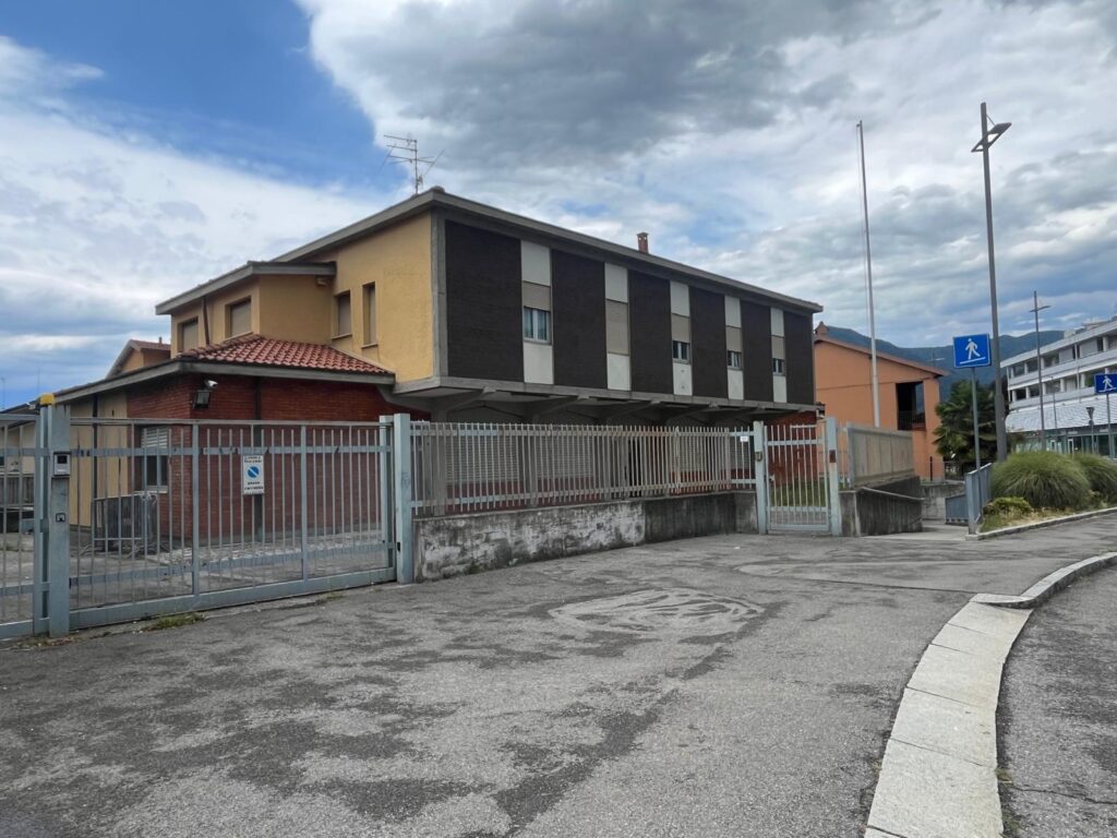 Carabinieri a Villa d’Almè, la vecchia caserma sarà demolita. Via libera dal Consiglio comunale per la nuova sede