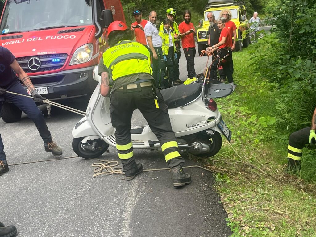 Moto nel dirupo all’Avaro. Ma era stata rubata e buttata lì apposta
