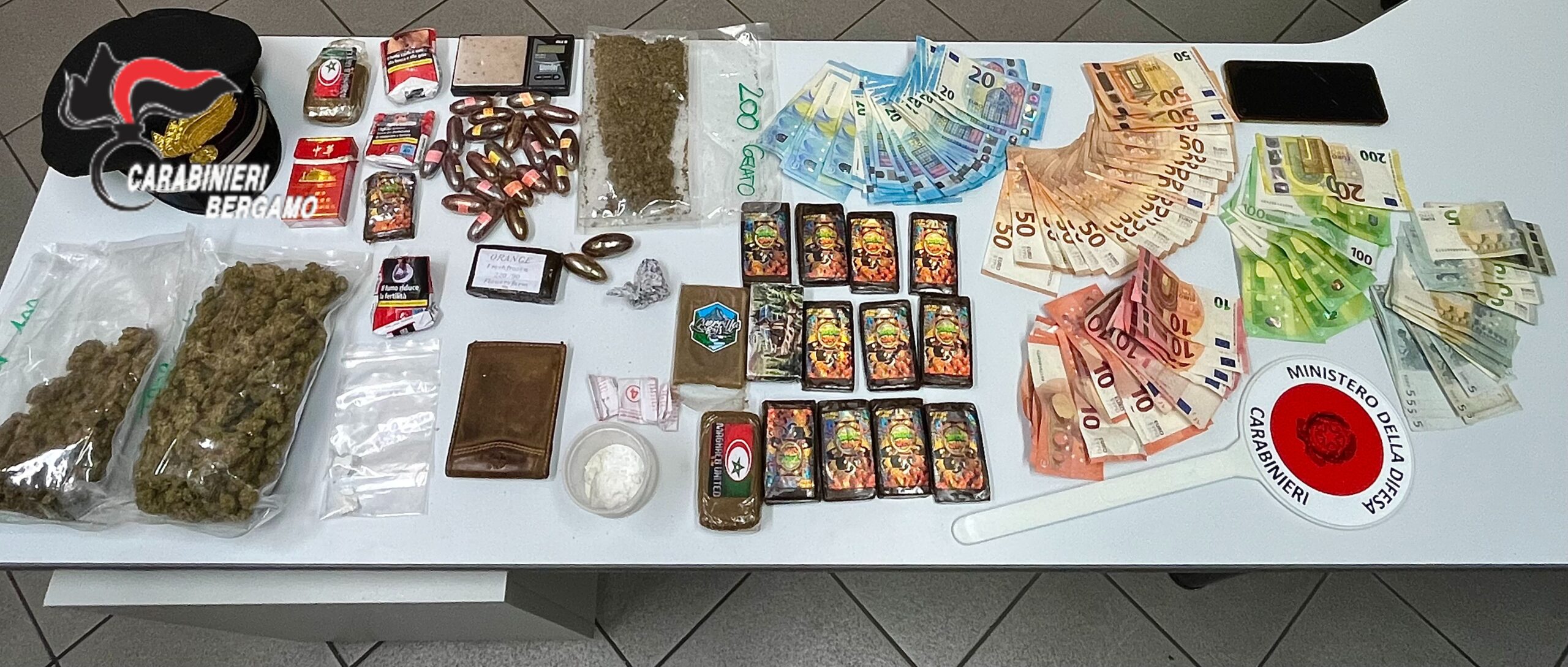 Zogno, droga nascosta in una stalla: arrestato un 60enne