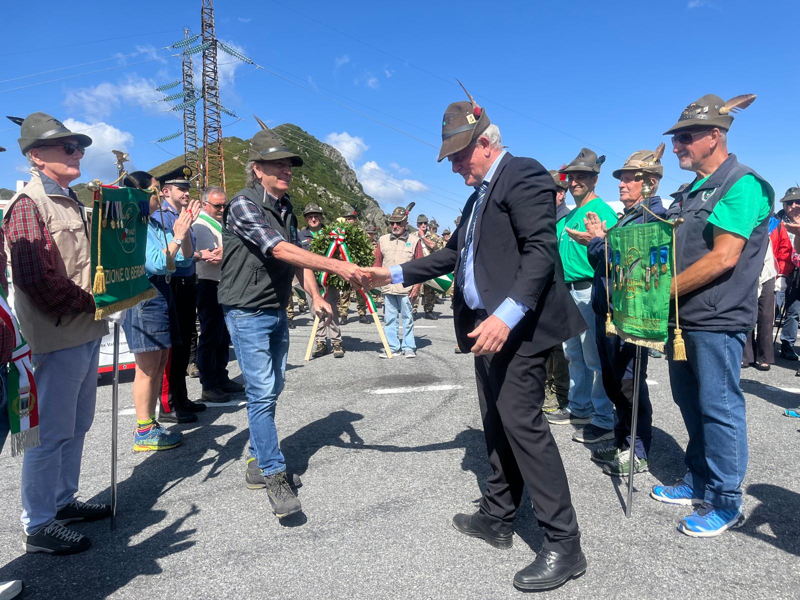 Alpini al Passo San Marco, per il 50° raduno sfilano 147 gruppi