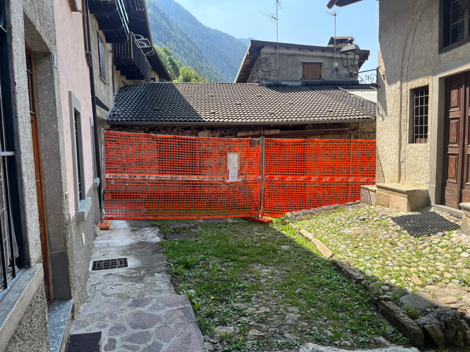 Branzi, massi sulle case: 17 alloggi evacuati. Al via i lavori per la sicurezza