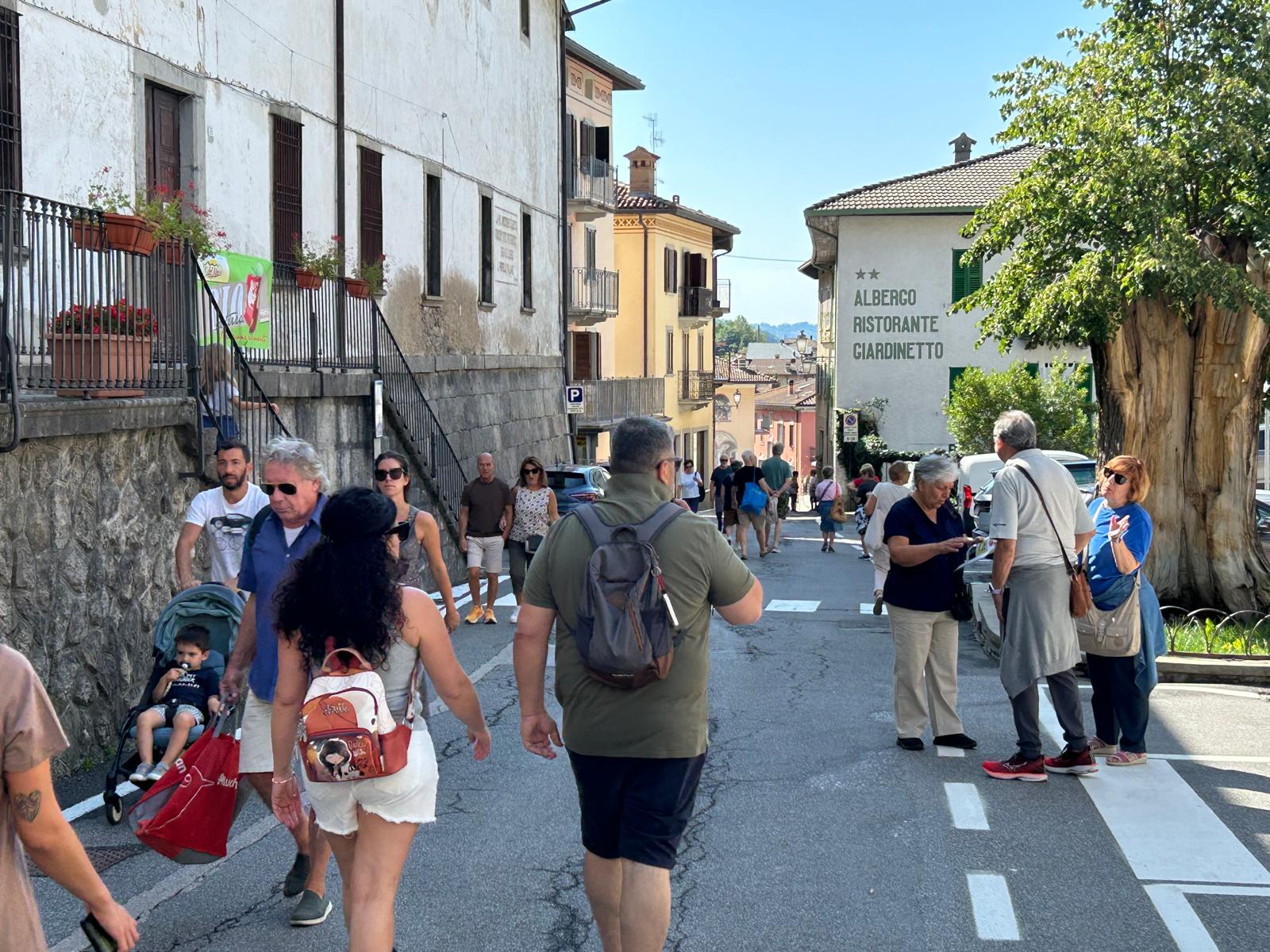 Serina, dopo le mucche le proteste per le feste rumorose. Il sindaco: siamo un paese vivo