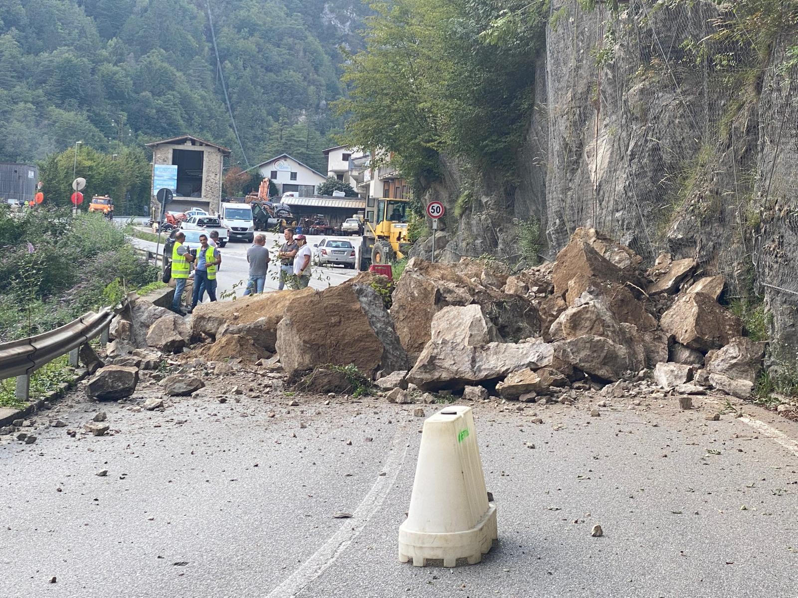 Olmo al Brembo, frana sulla SS 470: strada chiusa e deviazione per Frola – Foto/Video