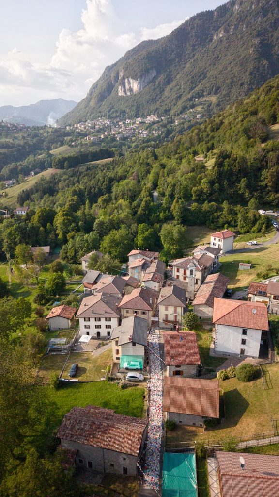 Tagliata di Costa Serina, il borgo con due residenti: circa 5.600 libri distribuiti dalla Biblioteca Estiva