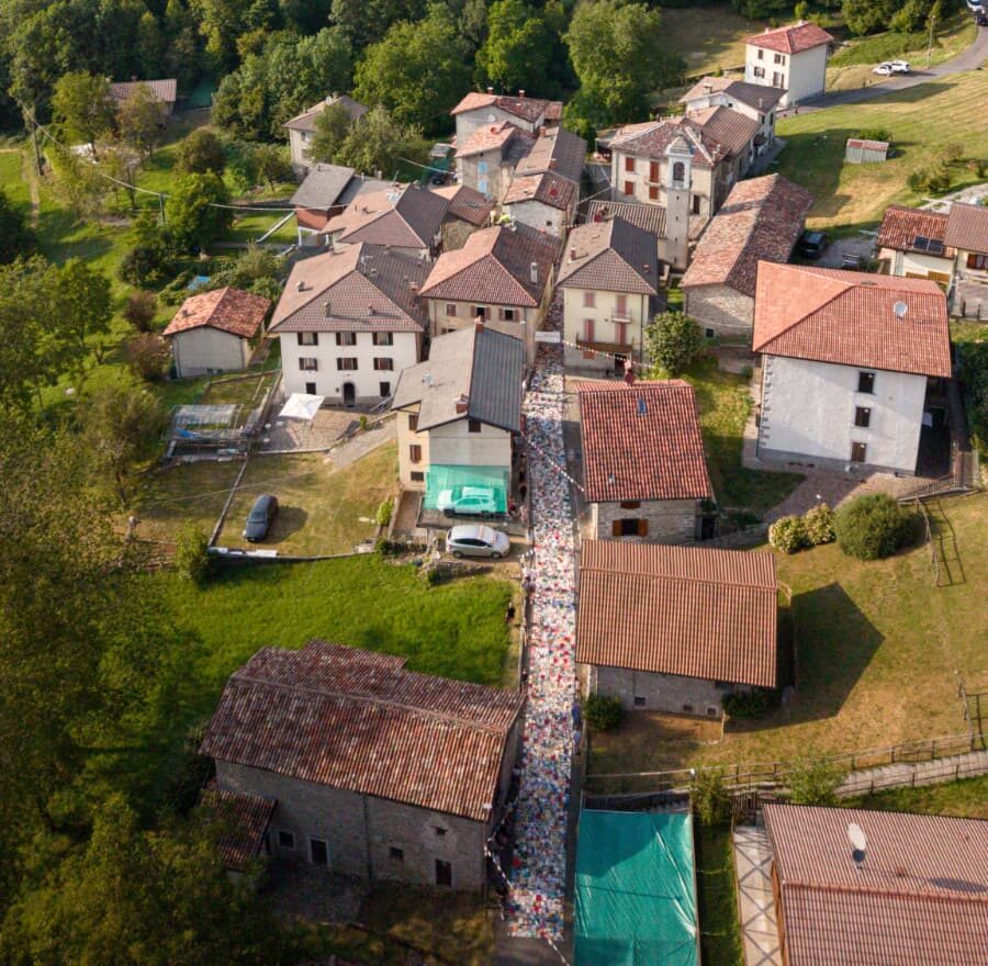 Tagliata di Costa Serina, il borgo con due residenti: circa 5.600 libri distribuiti dalla Biblioteca Estiva