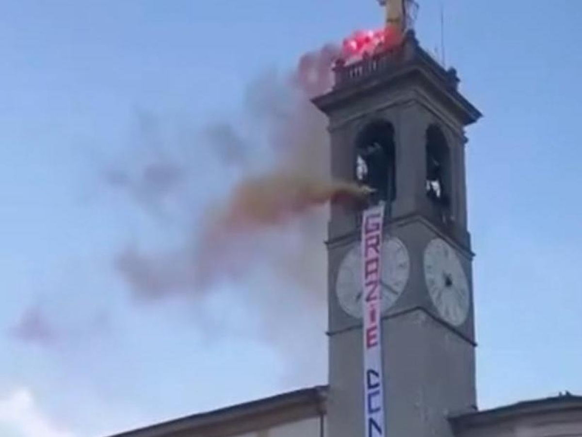 Fumogeni e striscioni: il grazie di Zogno per don Simone in partenza per la Bolivia