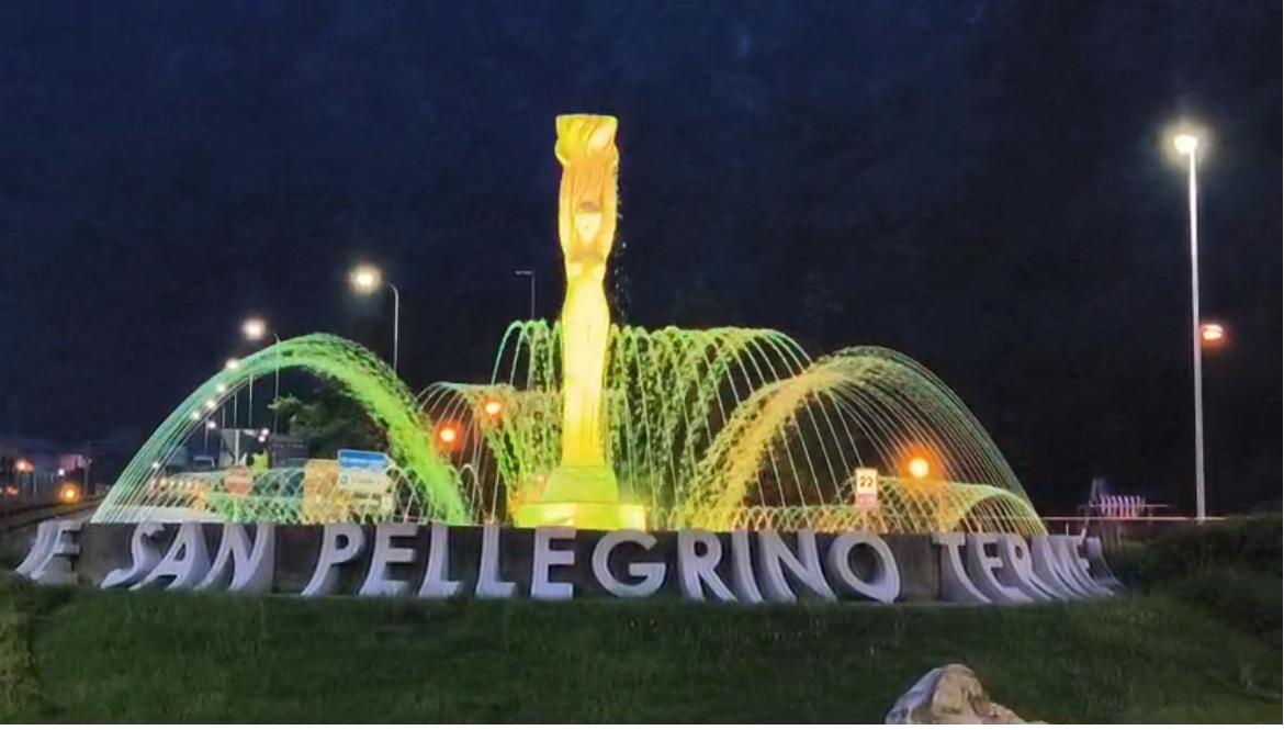 San Pellegrino rinnova le sue fontane: luci e zampilli alla rotatoria – video