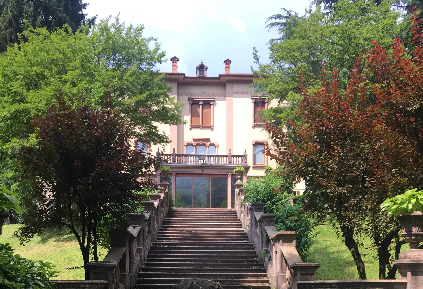 Zogno valorizza il parco Belotti: a nuovo statue e giardino