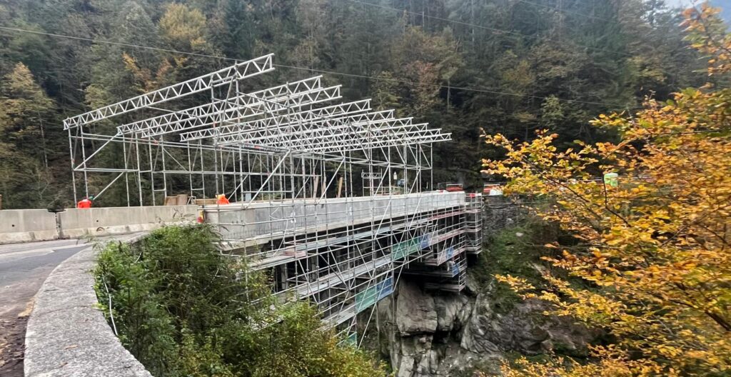 Lavori, chiude per tre settimane – a orari – il ponte per Roncobello