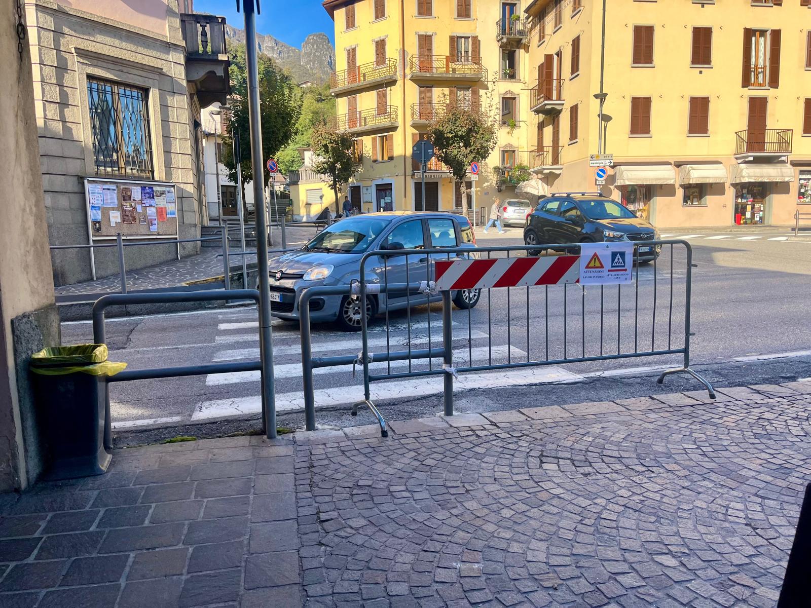 San Giovanni Bianco, stop all’attraversamento pedonale sulla statale. “Rischioso”, ma la scelta divide